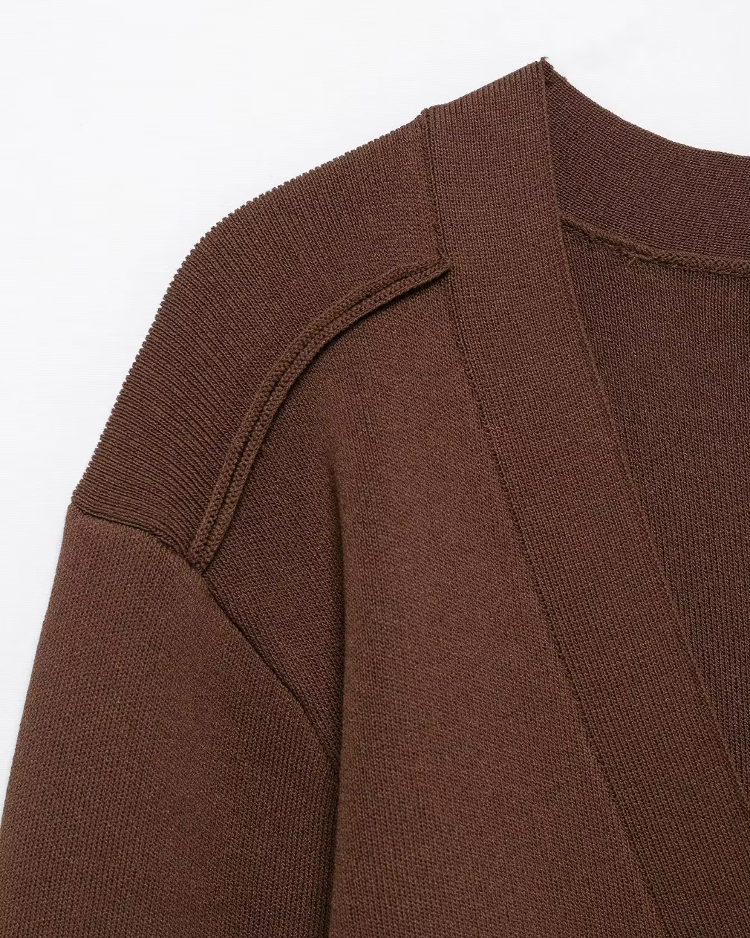 Bruin Gebreid Damesvest met Gouden Knoop