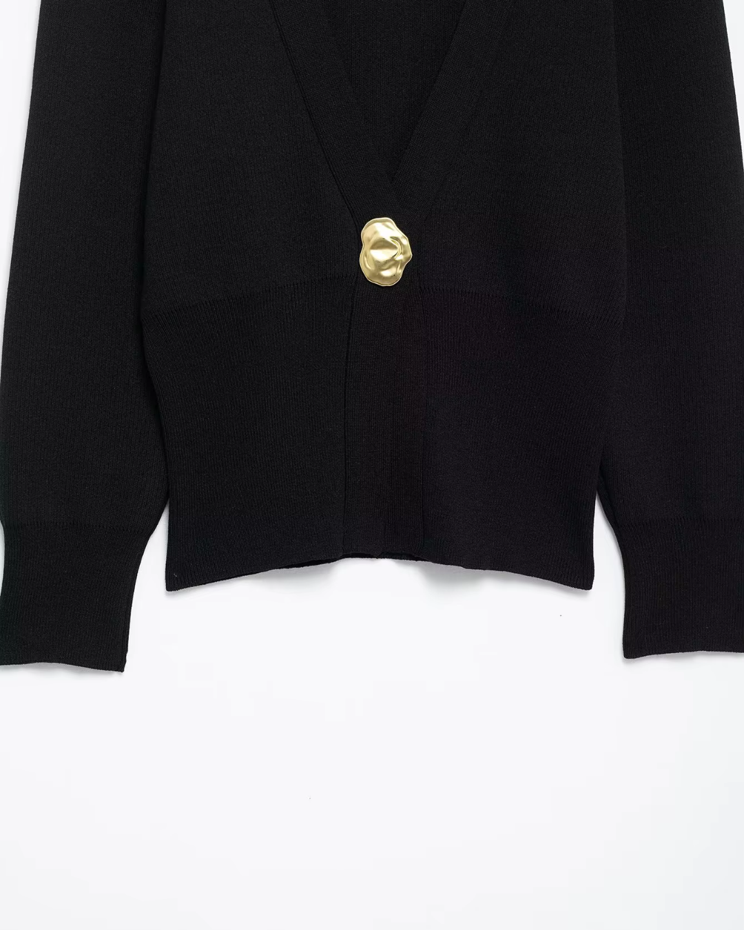 Zwart Gebreid Damesvest met Gouden Knoop