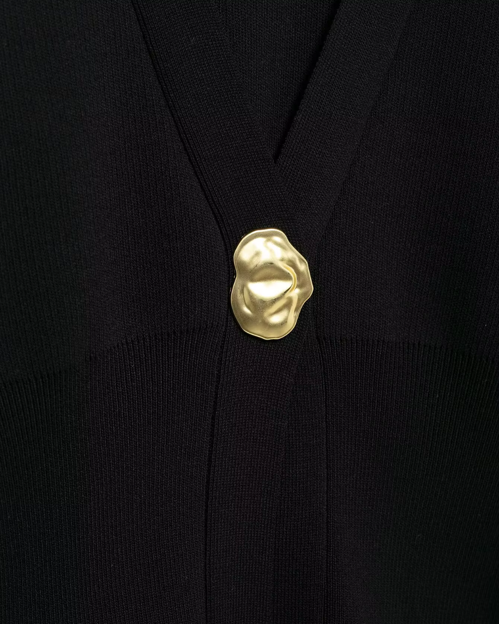 Zwart Gebreid Damesvest met Gouden Knoop