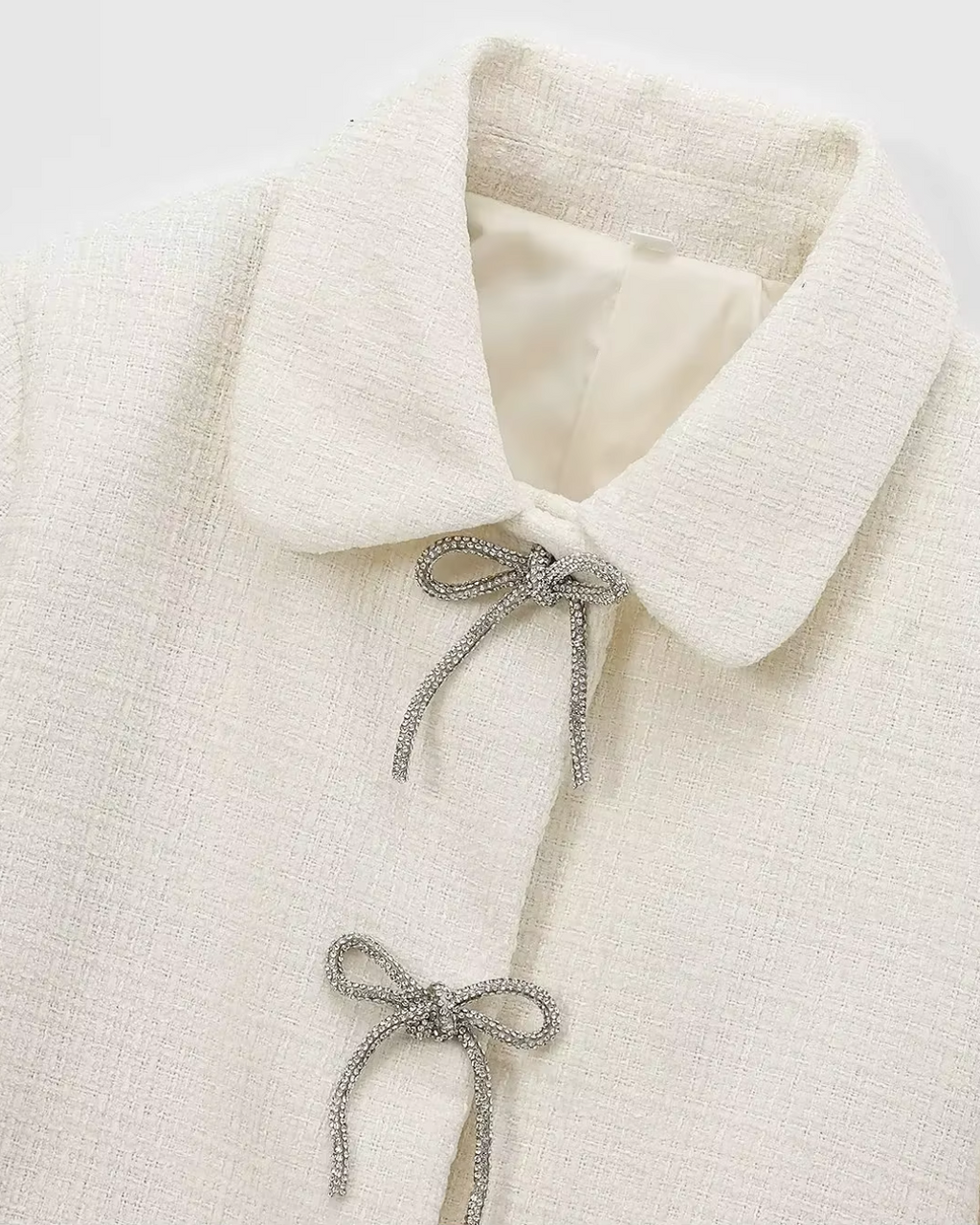 Crème Tweed Jasje Dames – Cropped Jasje met Strikjes & Ronde Kraag