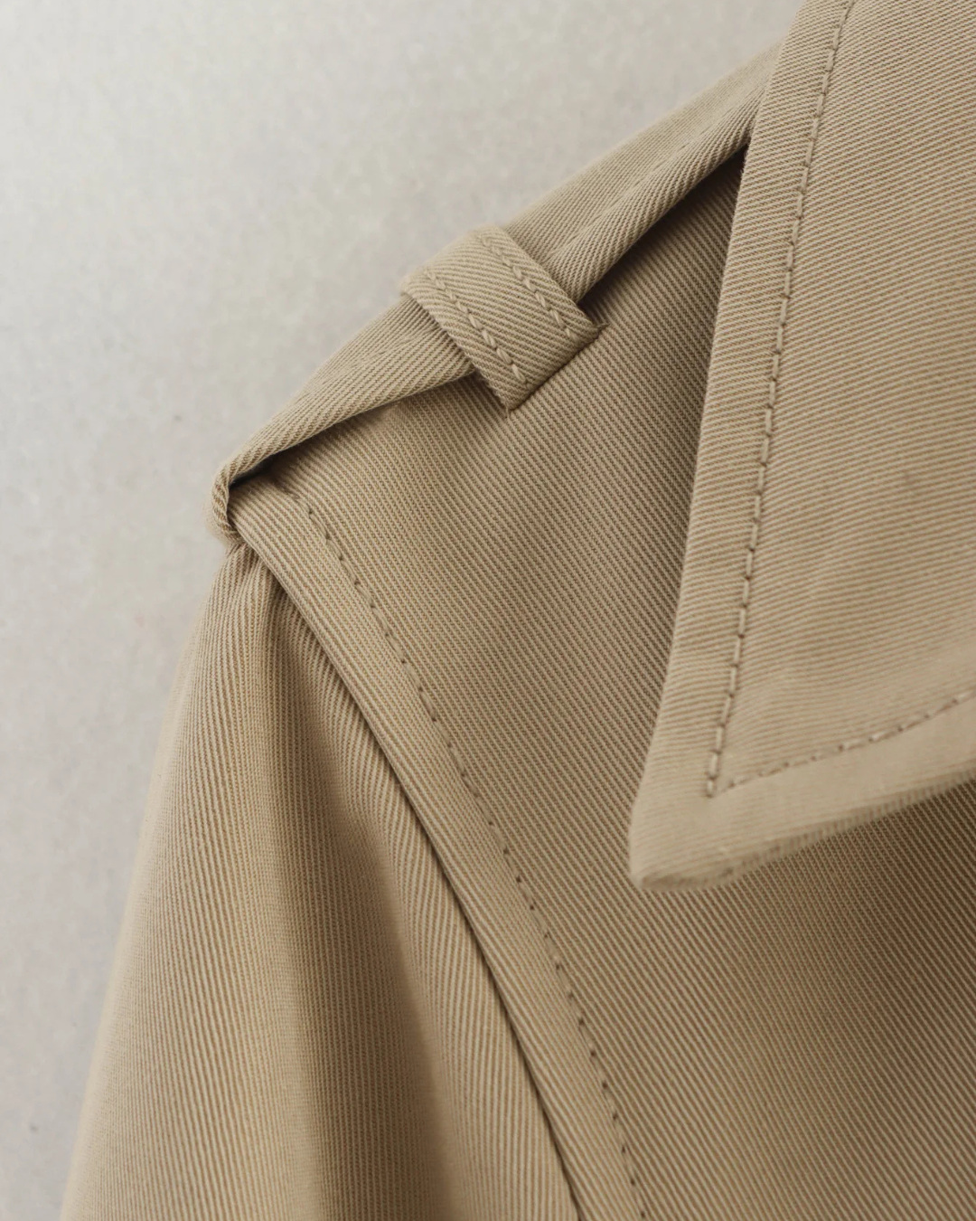 Beige Cropped Trenchcoat met Dubbele Knopen